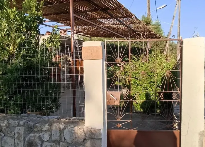 Politimis House Feriehus Makrinara